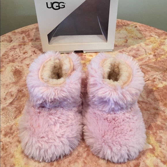 UGG Jesse Bow II Fluff Bootie Size 2 / 3 - Picture 1 of 5